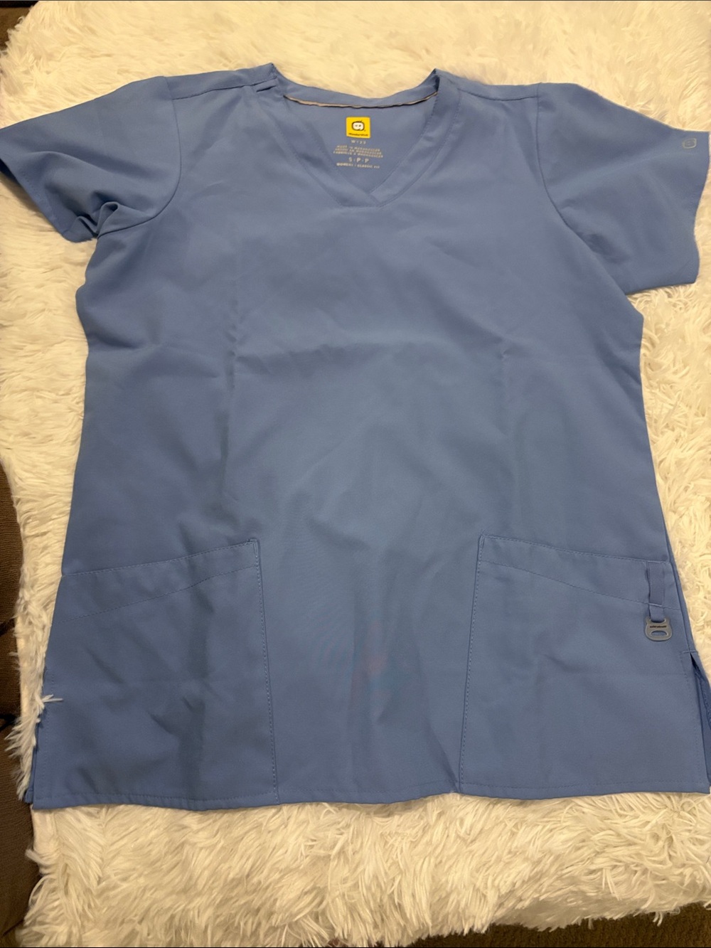 WonderWink vneck scrub top